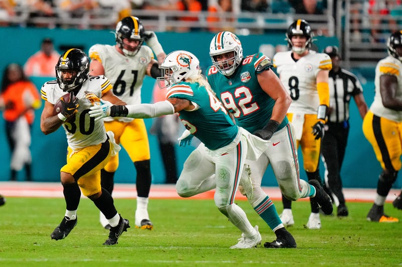 Jaylen Warren running v Dolphins