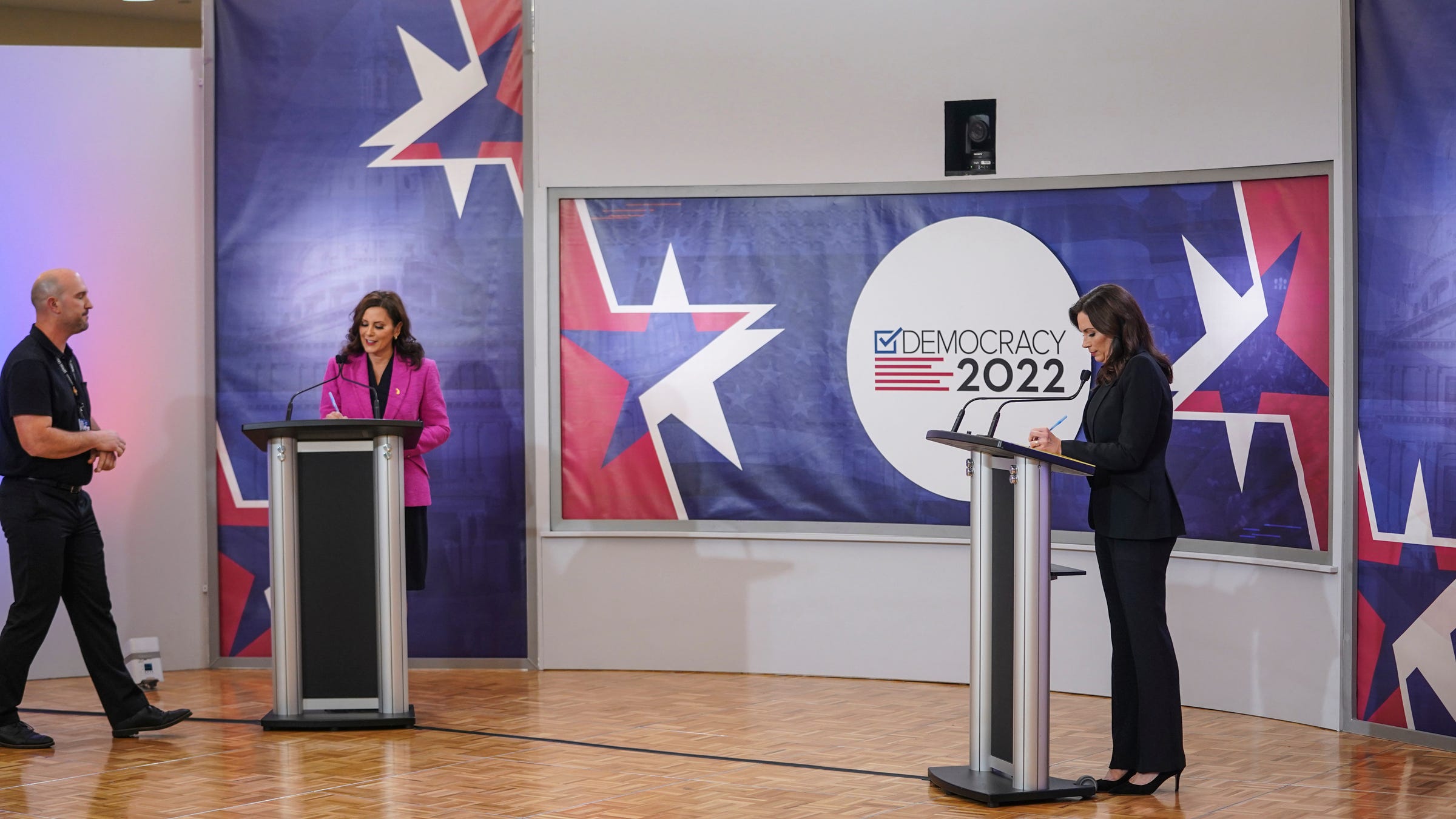 Two weeks to go until Michiganders choose their next governor. Just how close is Tudor Dixon to unseating Gov. Gretchen Whitmer?