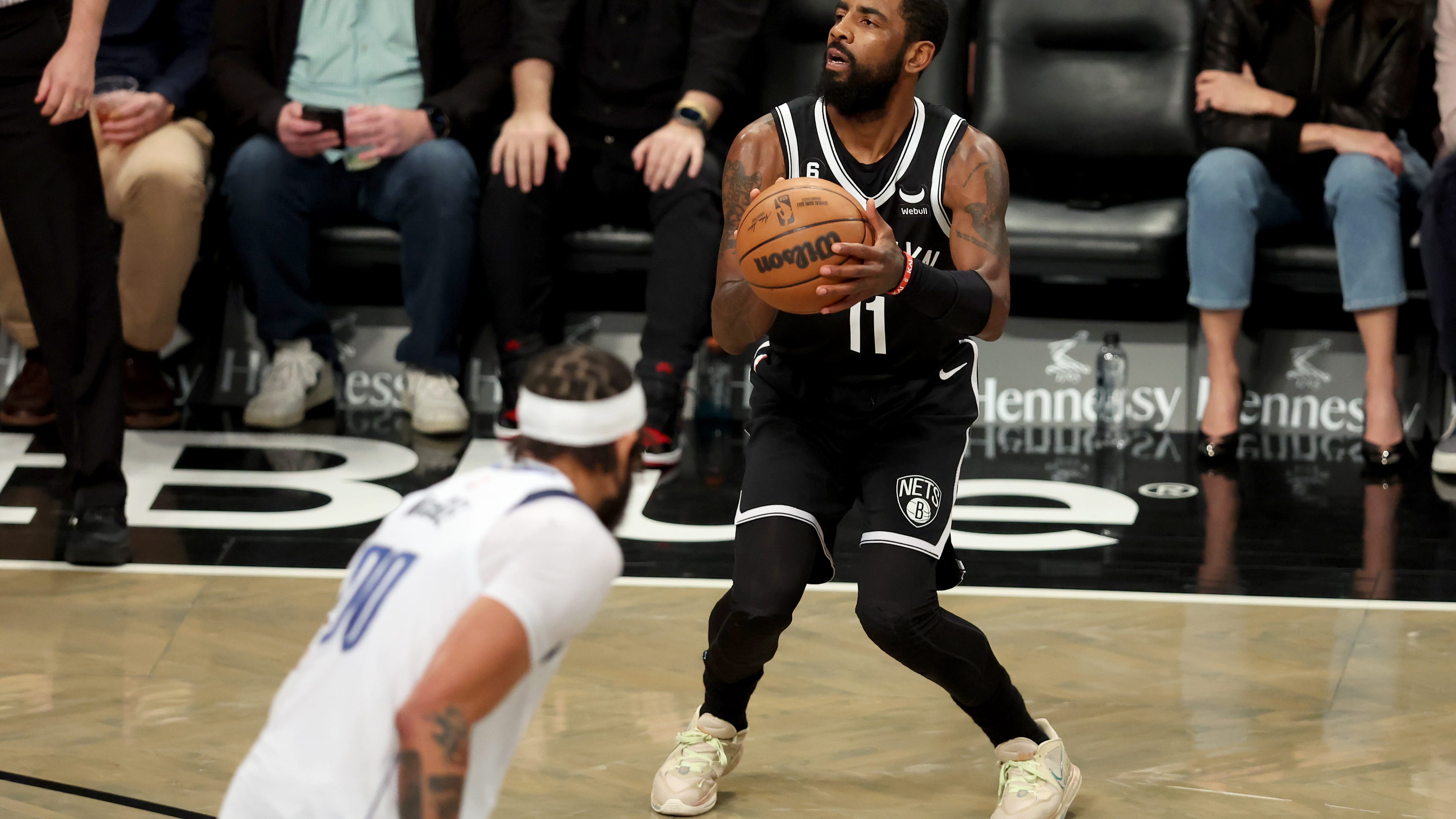 WATCH: Kyrie Irving take part in first Mavs practice