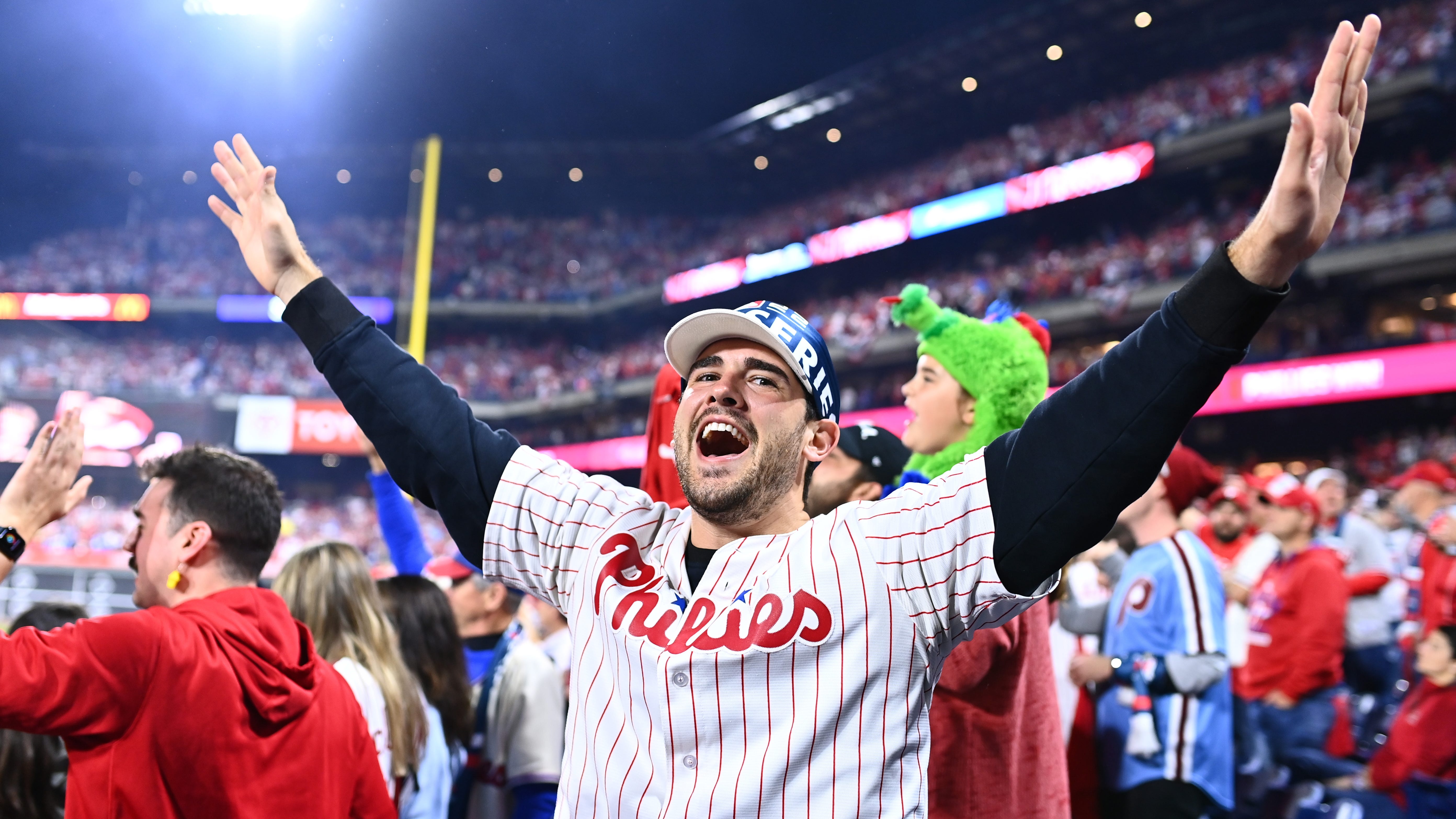 Bryson Stott puts in context how much louder Citizens Bank Park has been than opposing stadiums