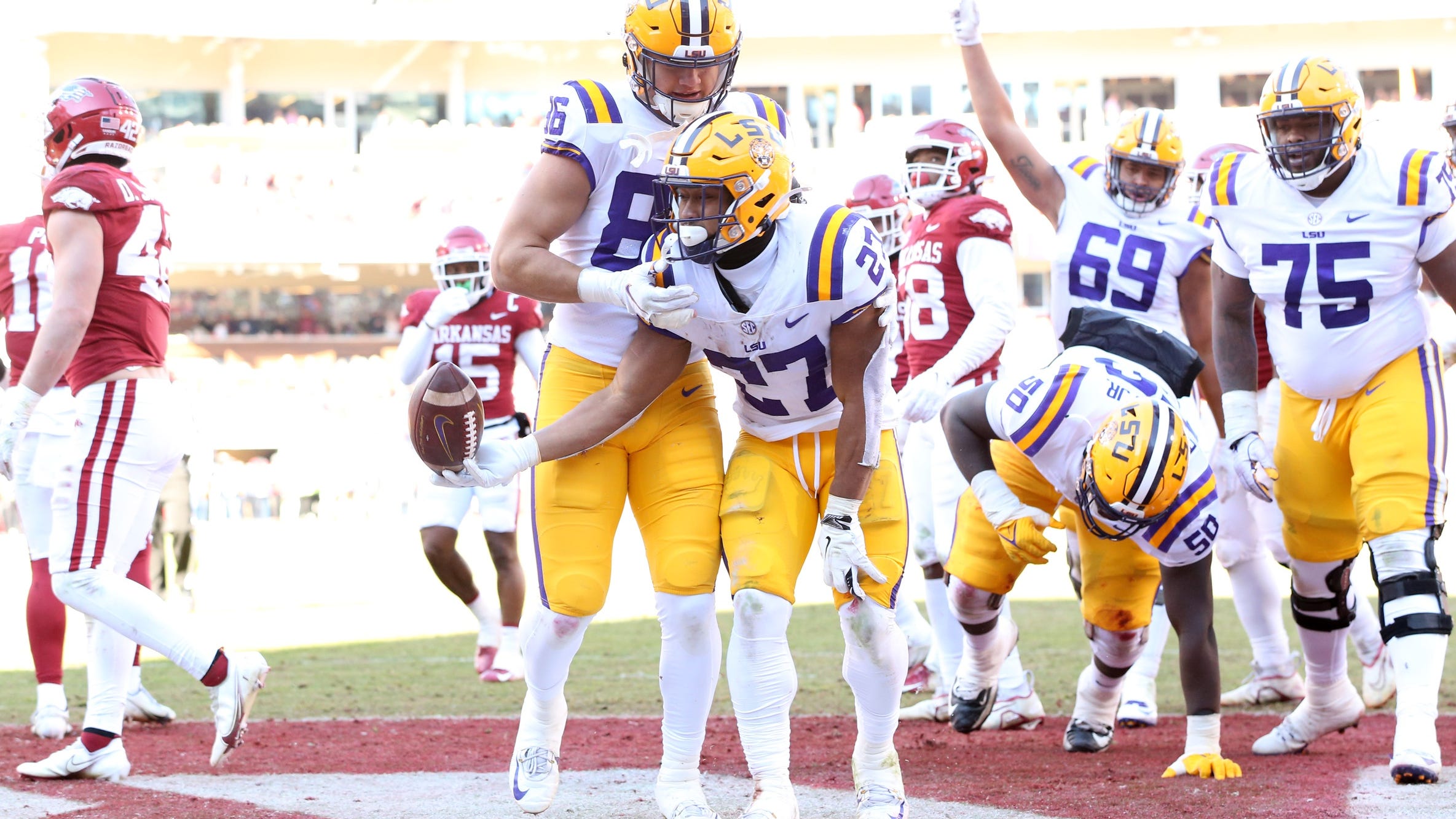 LSU 13, Arkansas 10 in defensive showdown: Here's how it happened