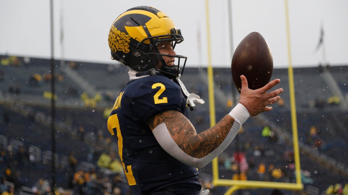Blake Corum giving out turkeys and touchdowns as he chases the Heisman