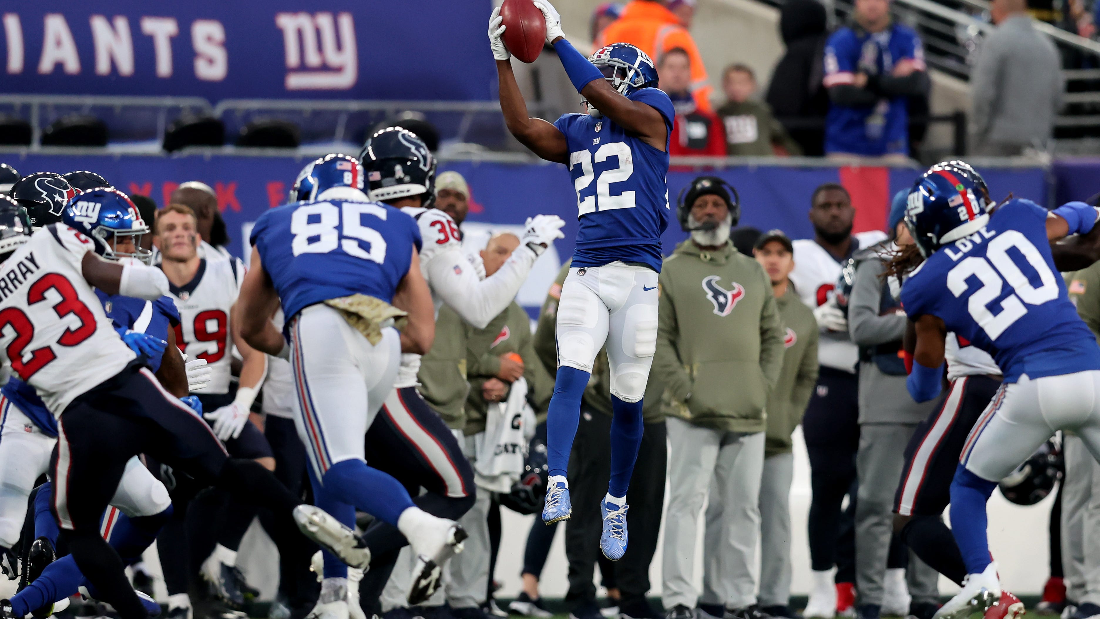 Giants quiet about severity of Adoree' Jackson, Fabian Moreau injuries