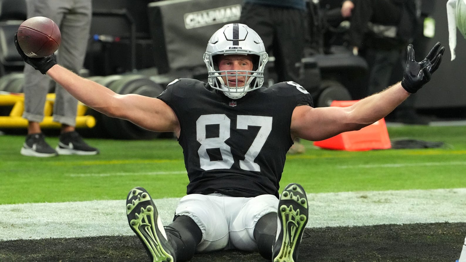 Foster Moreau agrees to FA deal with Saints, expects to play in 2023: report