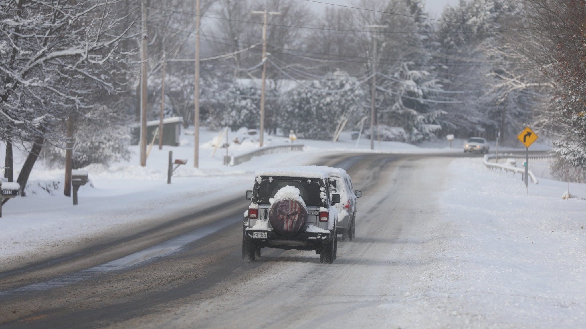 Nation reacts to Buffalo's near record-breaking lake effect thundersnow