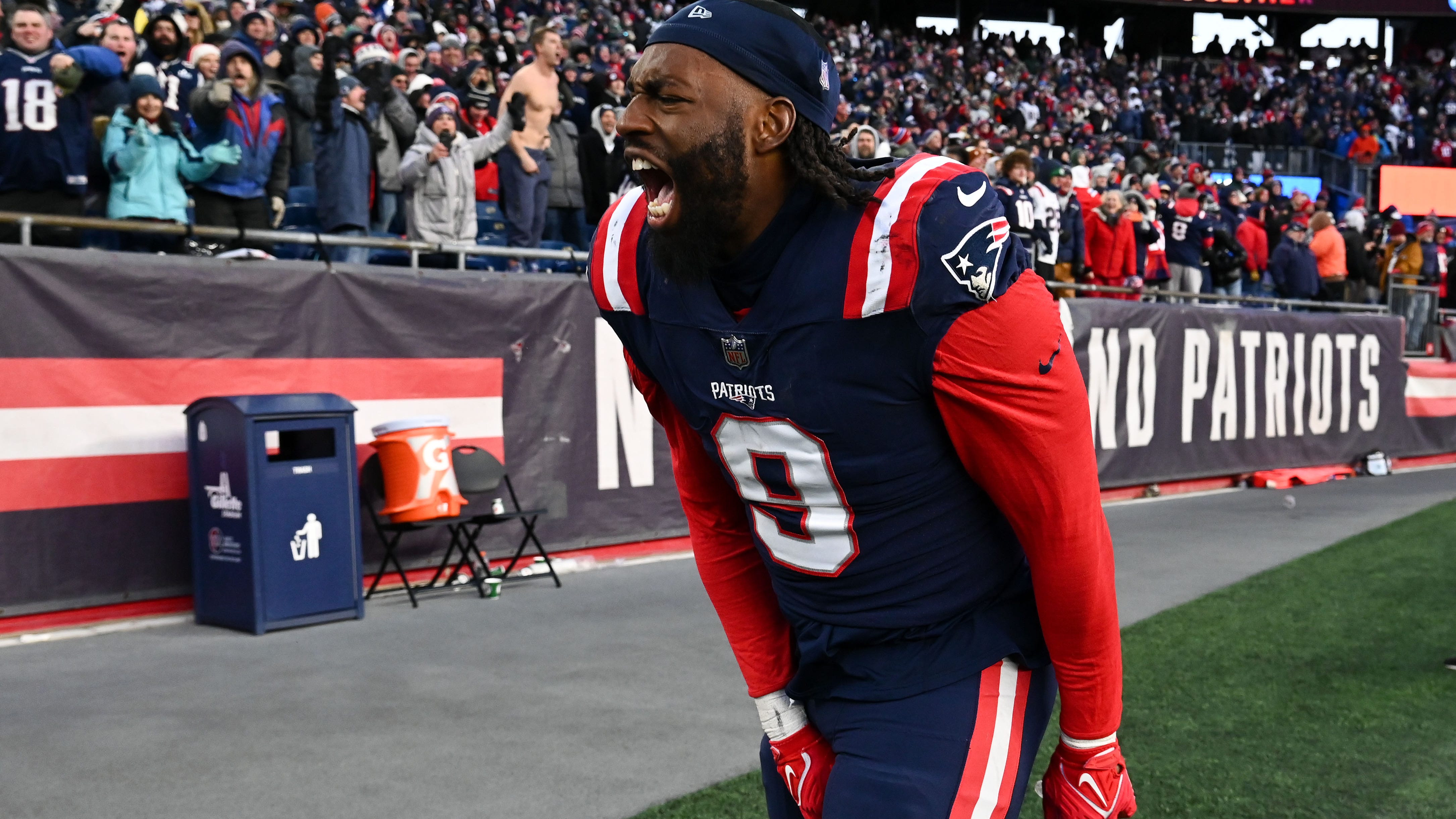 Patriots Matthew Judon ranked top 10 edge rusher heading into 2023… but where's Uche?