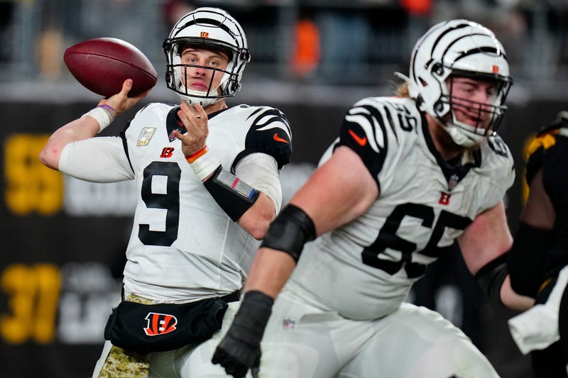 Joe Burrow throwing vs Steelers