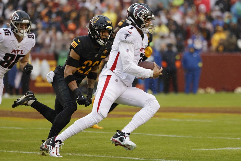 Marcus Mariota running