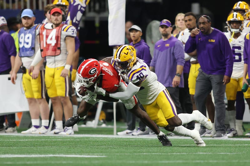 LSU linebacker Harold Perkins making a tackle