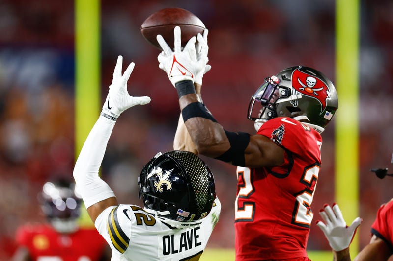 Keanu Neal breaks up pass with Tampa