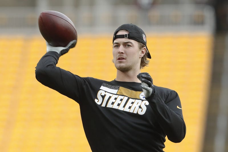 Kenny Pickett throwing before a game