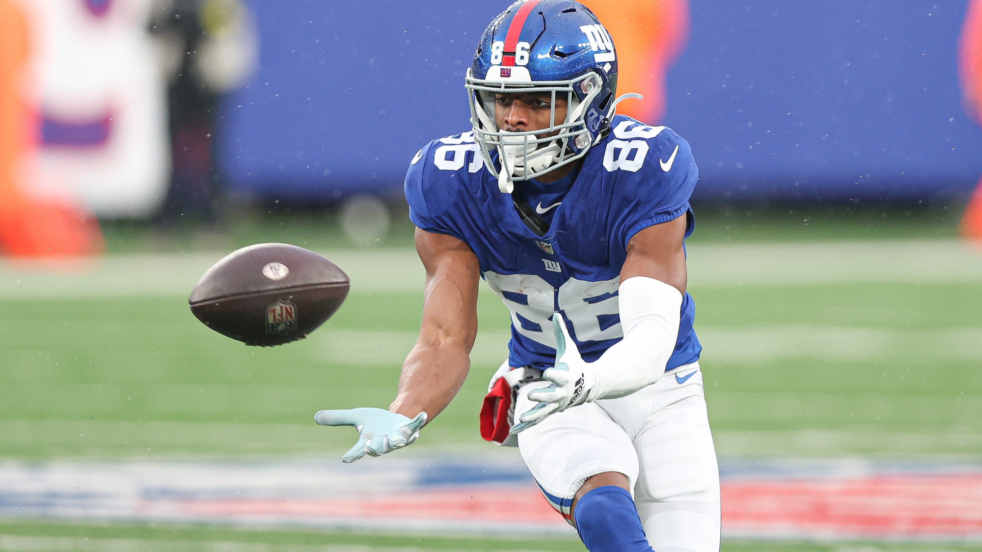 Giants re-sign Darius Slayton to two-year deal: report