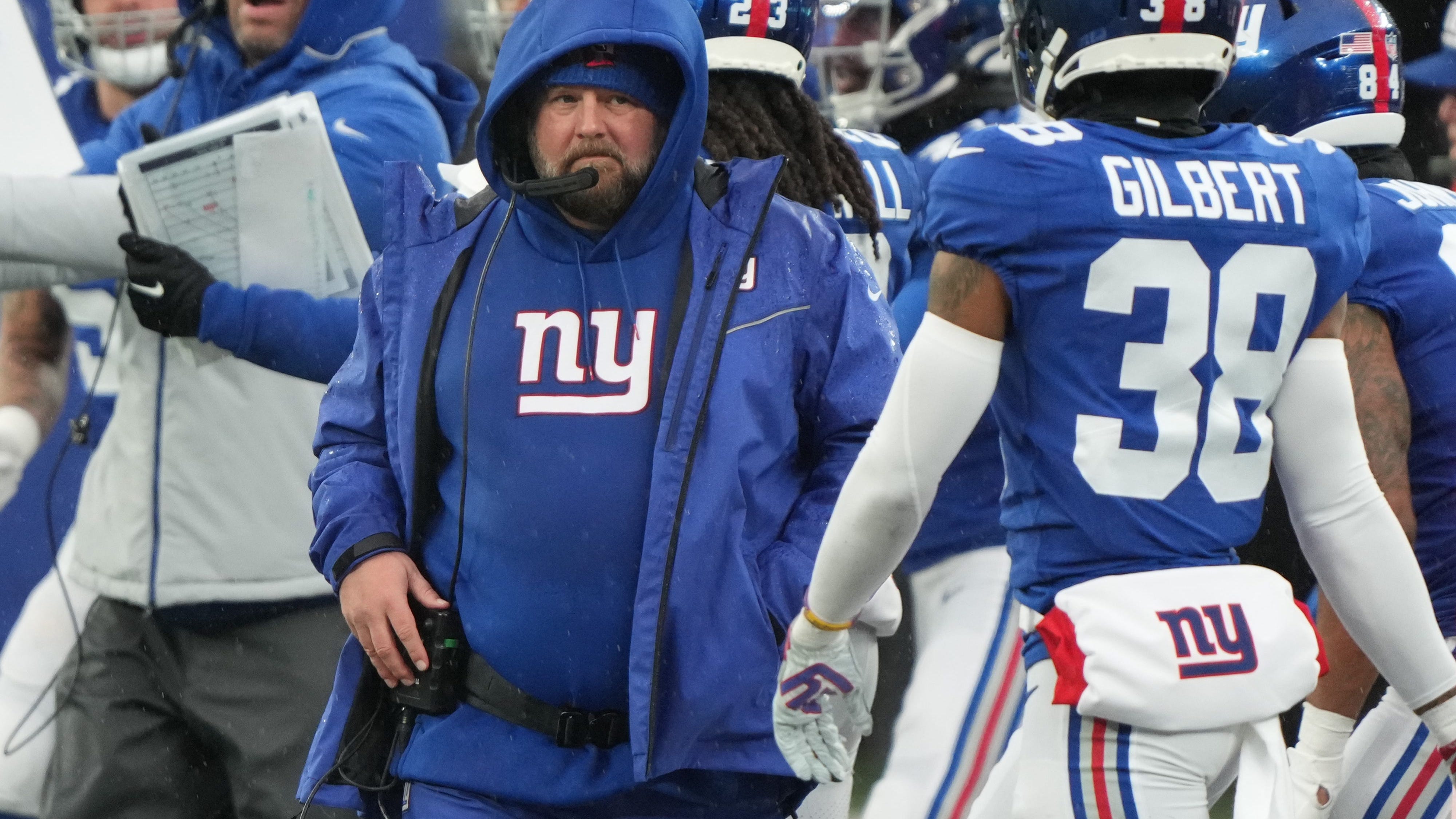 Giants struggle mightily in all three facets of lopsided loss to Philadelphia