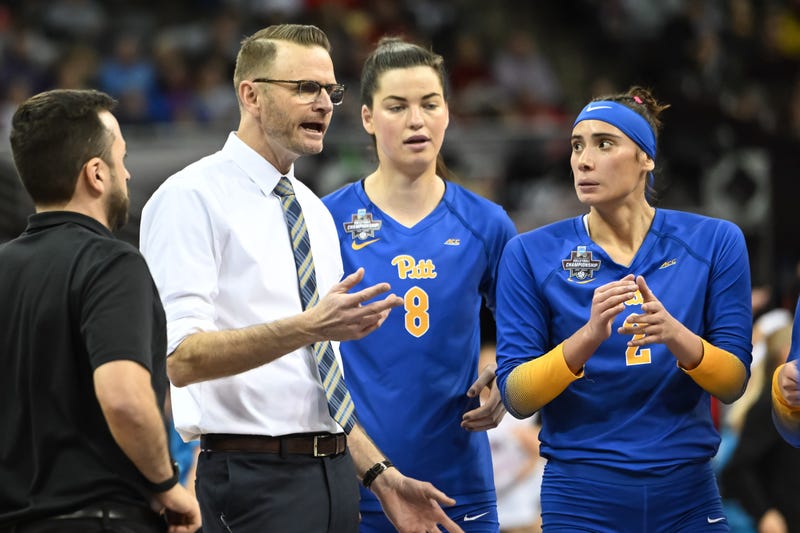 Dan Fisher coaching during game