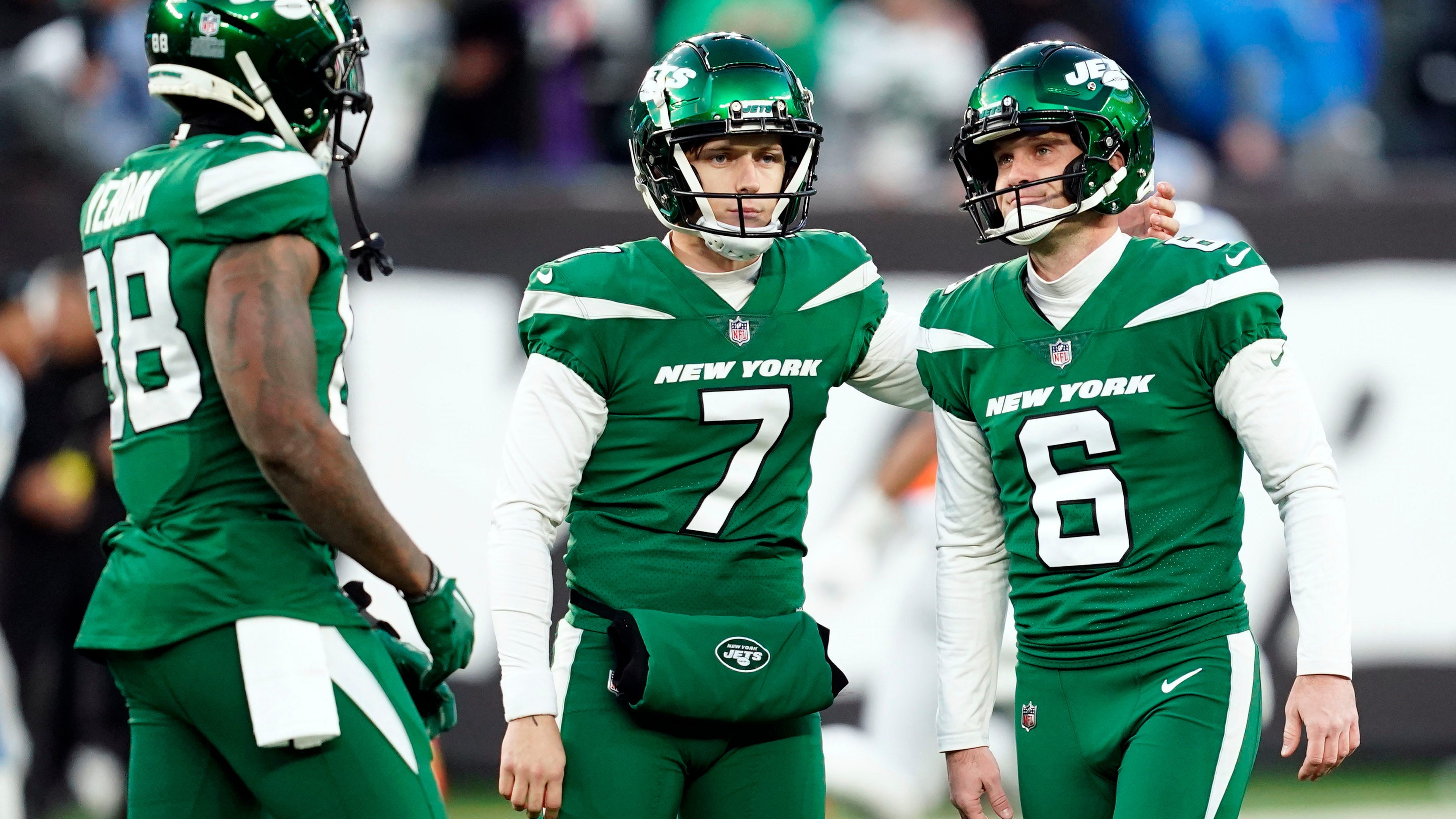 Jets get last chance off incredible pass play, lose to Lions when FG sails wide