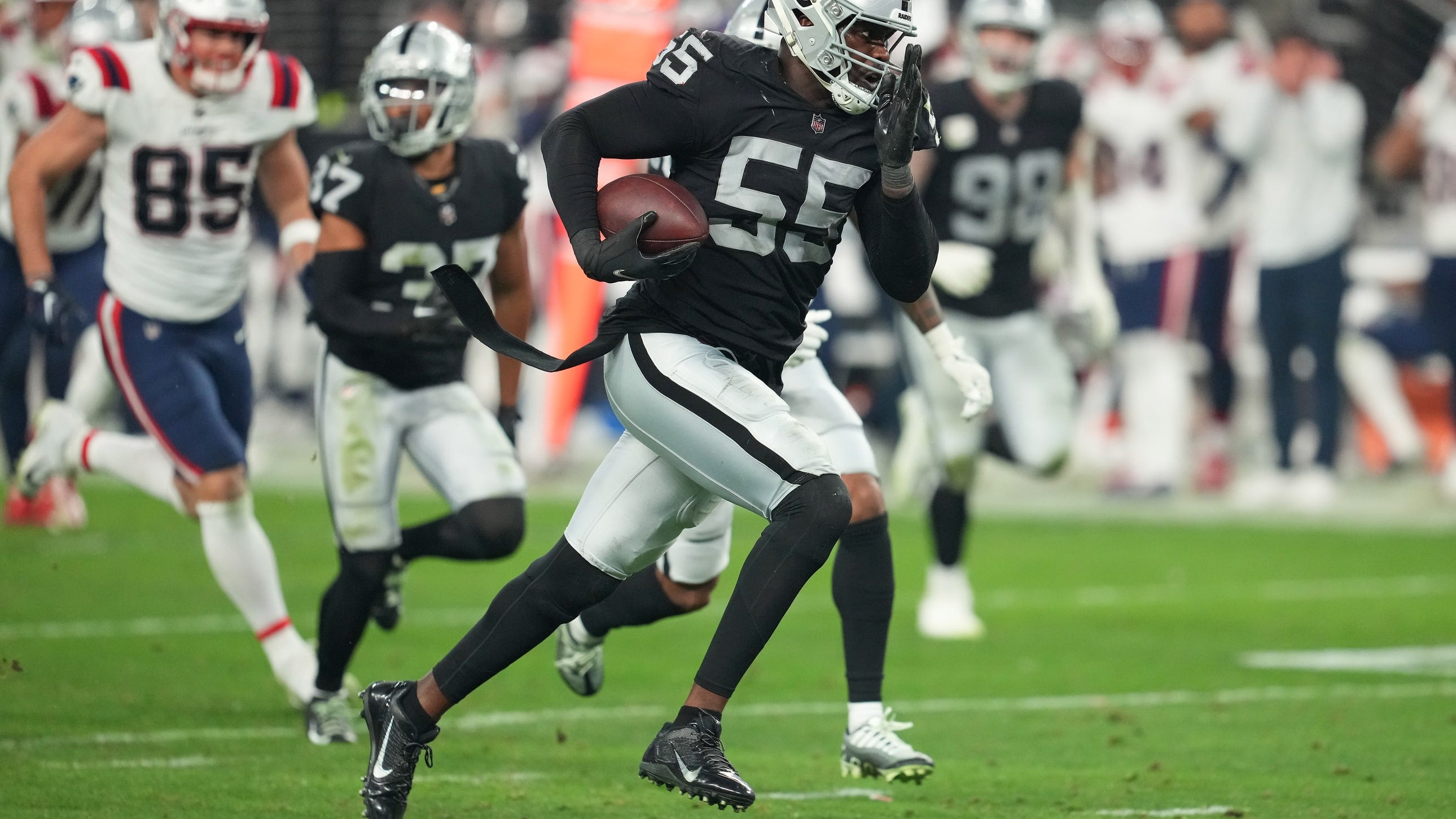 Patriots at Raiders thumbs up, thumbs down: Crazy final play dooms comeback bid