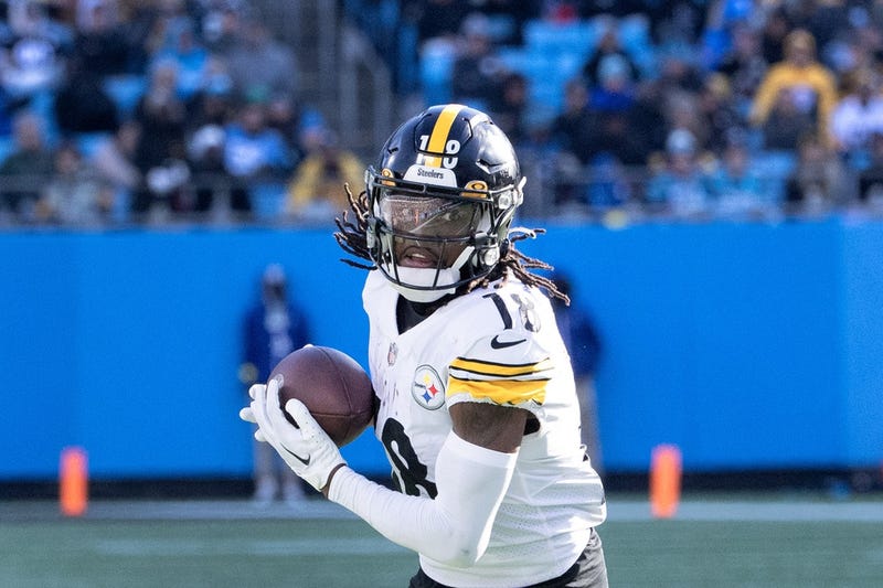 Diontae Johnson running after catch vs Carolina
