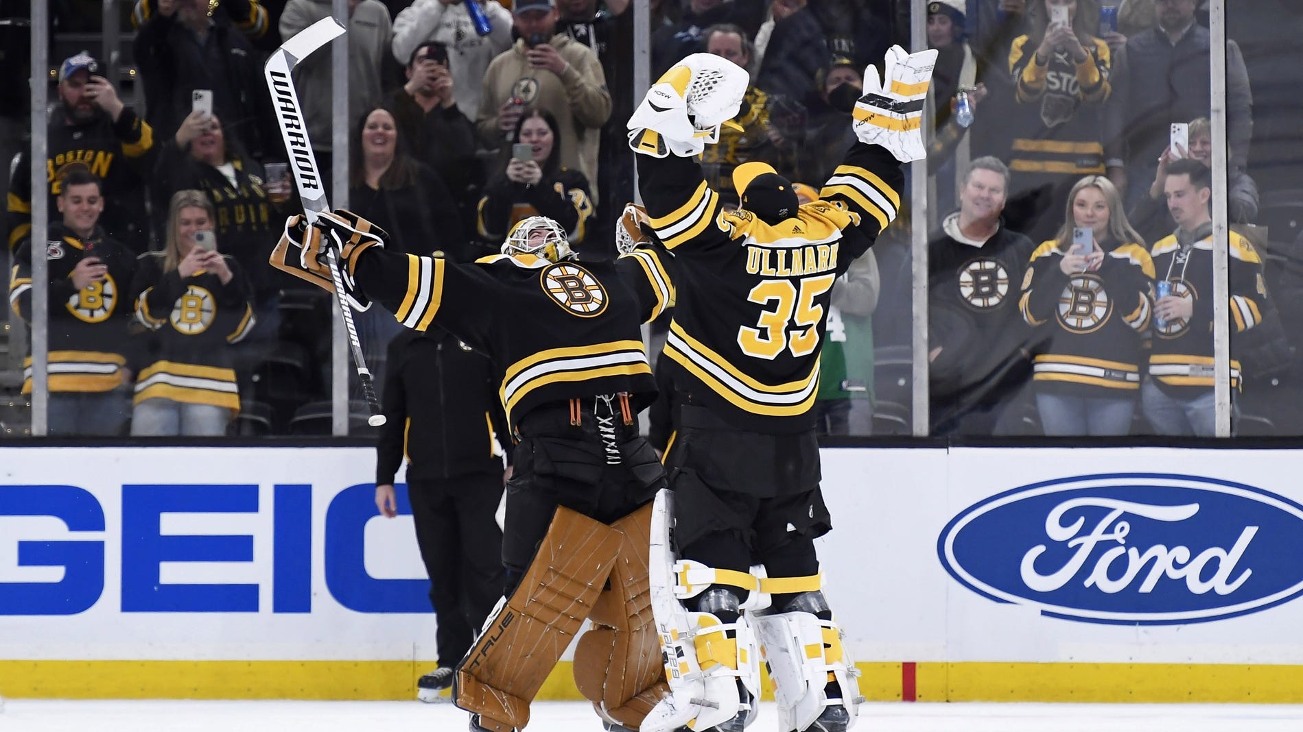 Bruins’ goaltending is lapping the field by historic margins