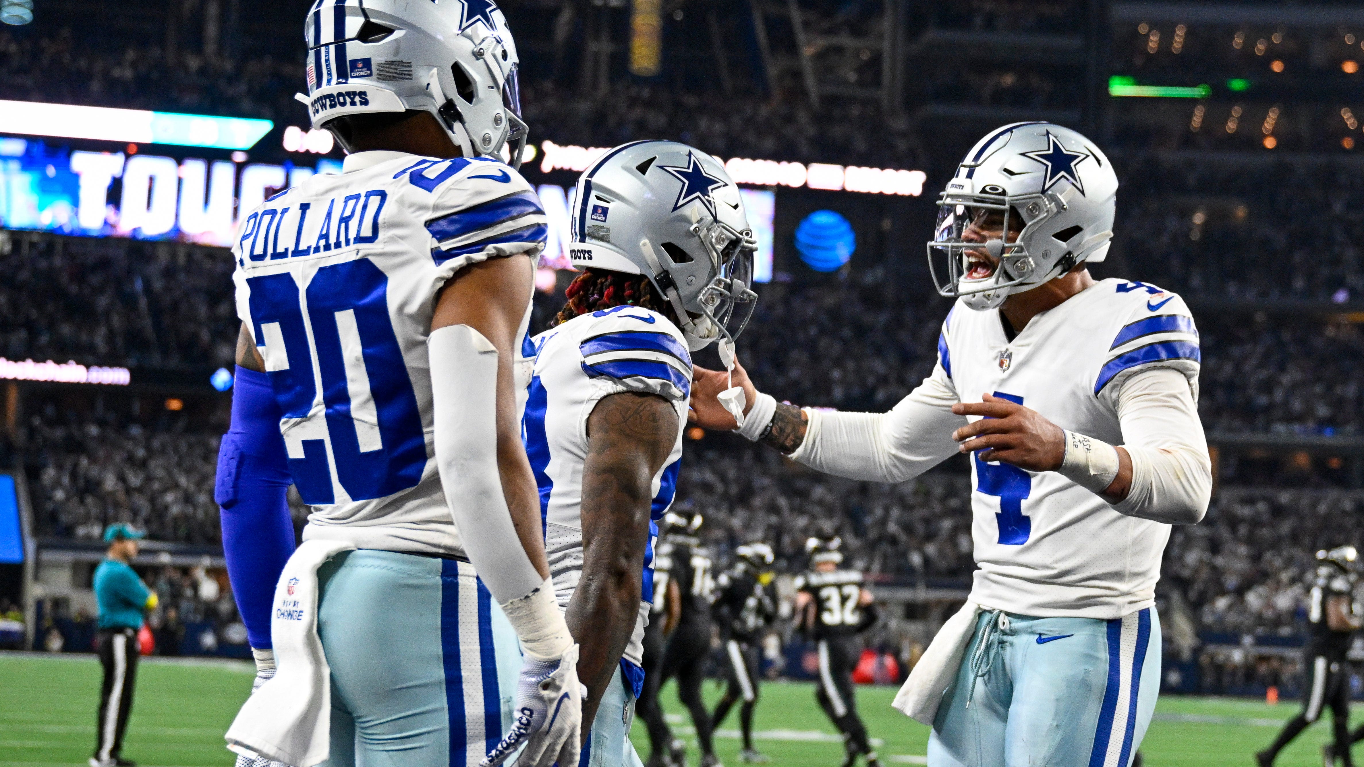Cowboys RB Tony Pollard OUT after being carted to locker room with injury