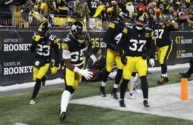Steelers celebrate Maulet interception