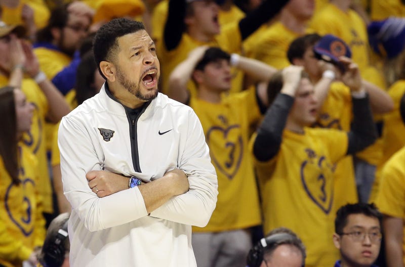 Jeff Capel reaction with arms crossed