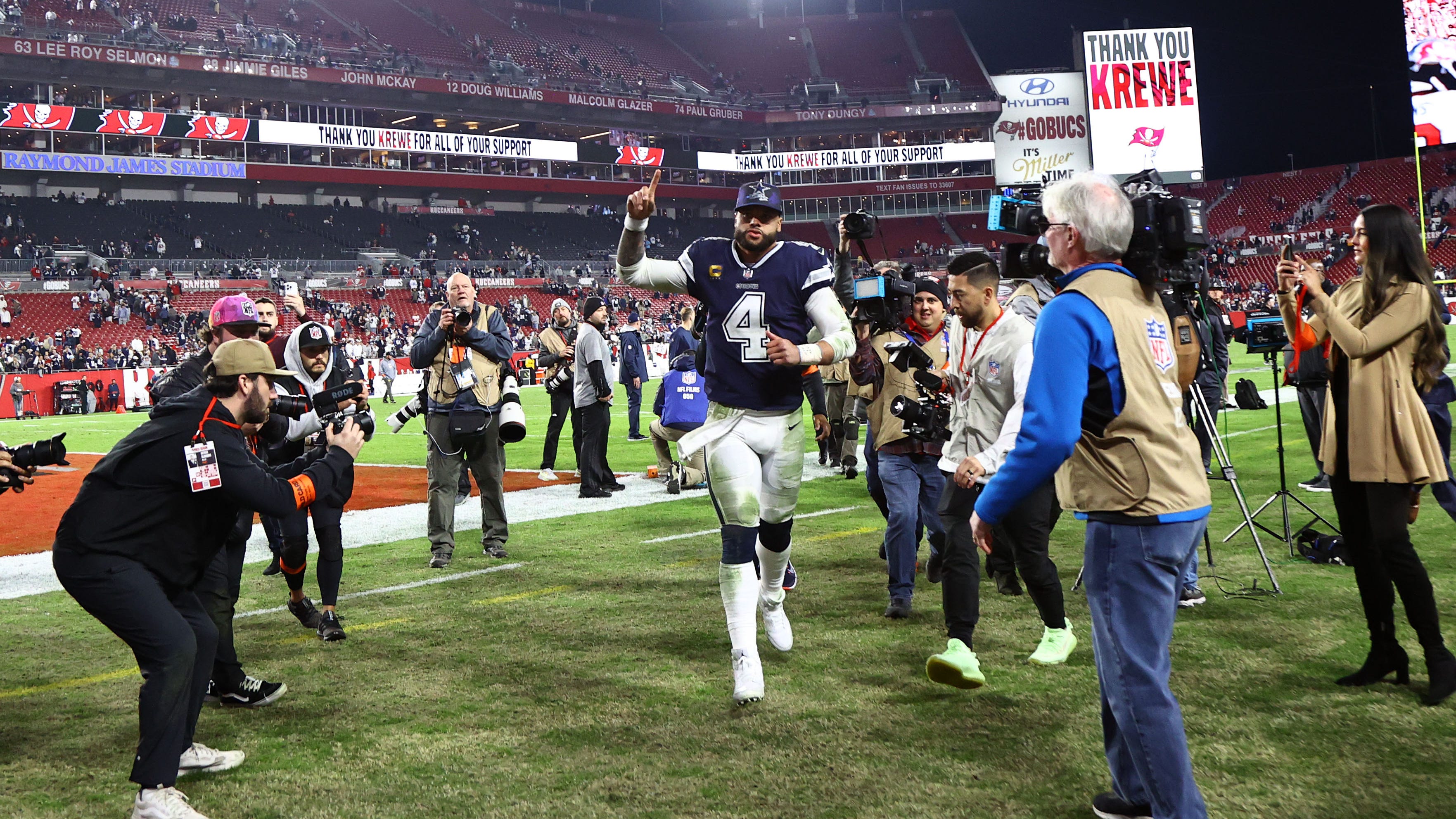 Jerry Jones downplays short week concerns vs. 49ers