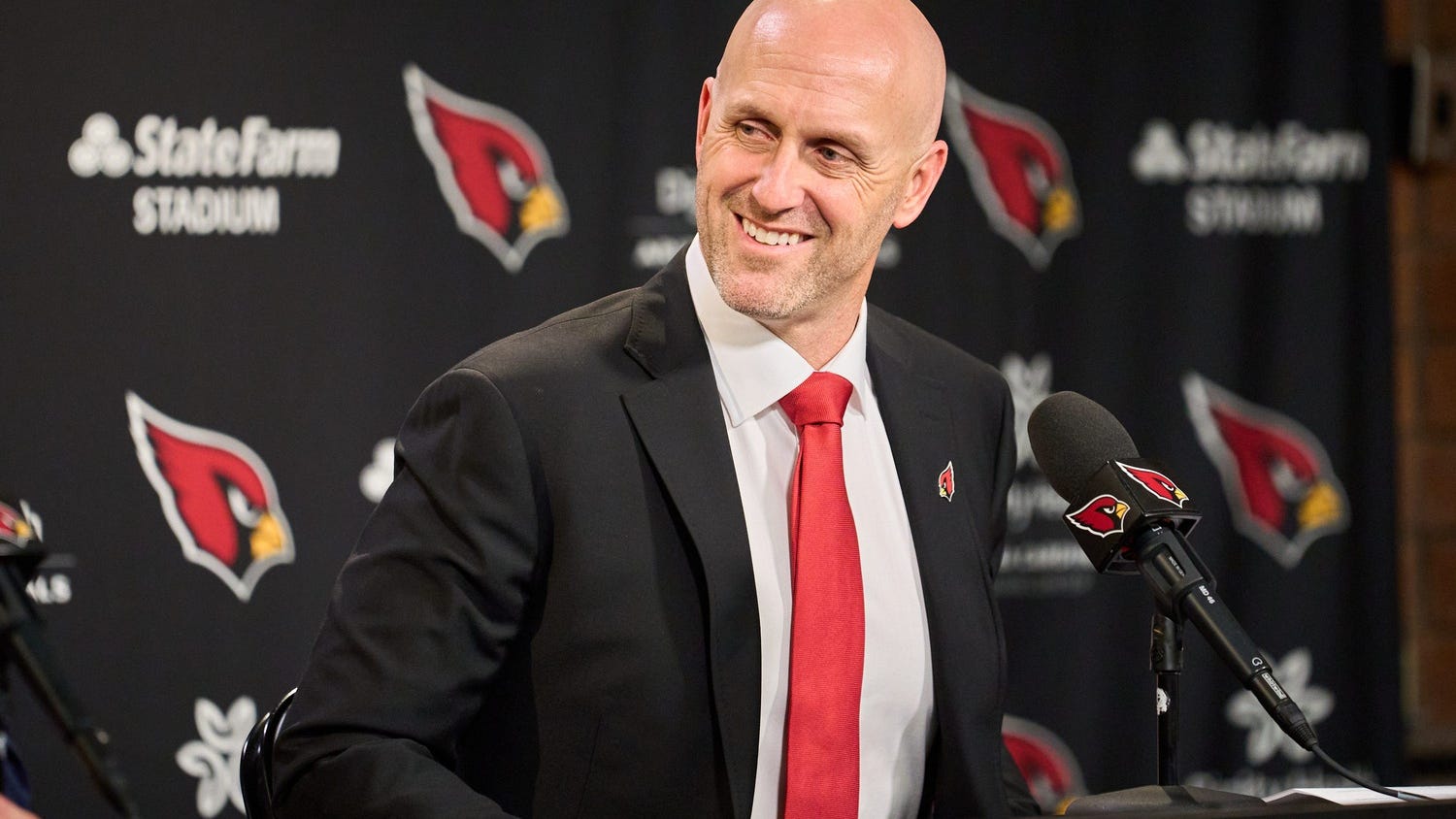 New Cardinals GM Monti Ossenfort has high praise for the Krafts, Bill Belichick