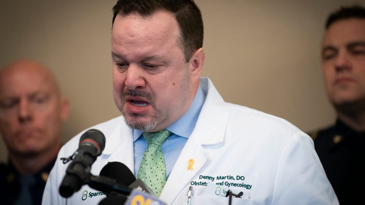 Doctor breaks down while providing updates on MSU shooting victims — 3 dead & 5 injured were all students
