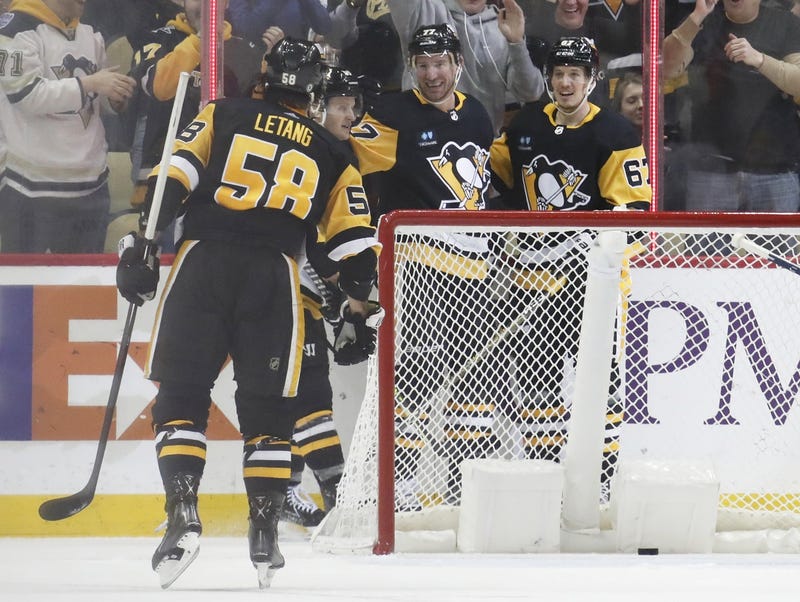 Evgeni Malkin raising arms
