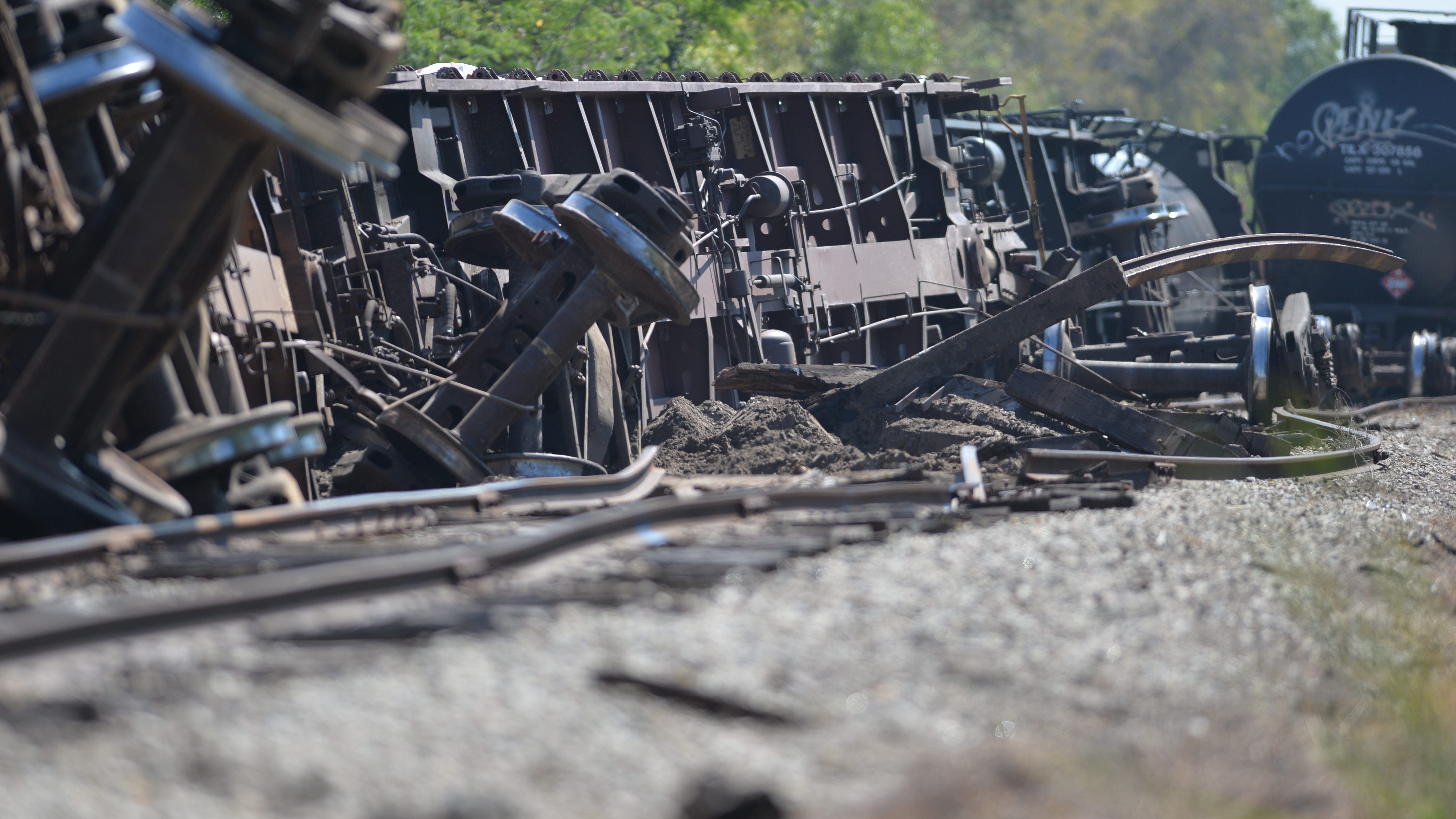 Train carrying 30K gallons of propane derails in Florida