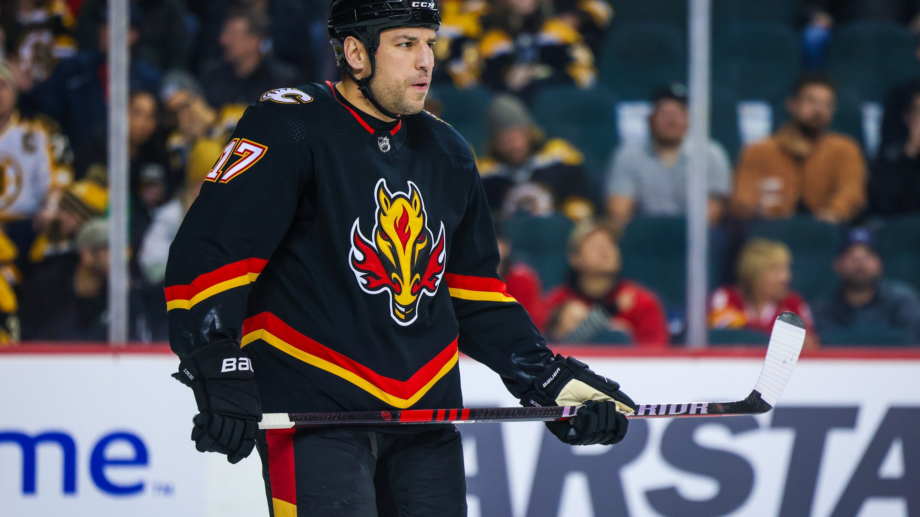 Bruins make Milan Lucic return official