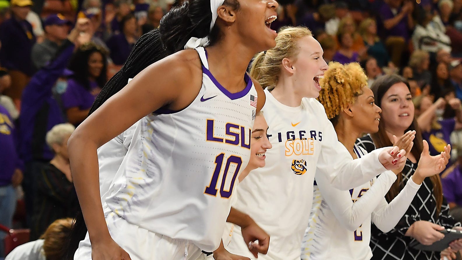 LSU women not fazed by rain delay, pound Georgia to advance in SEC Tournament