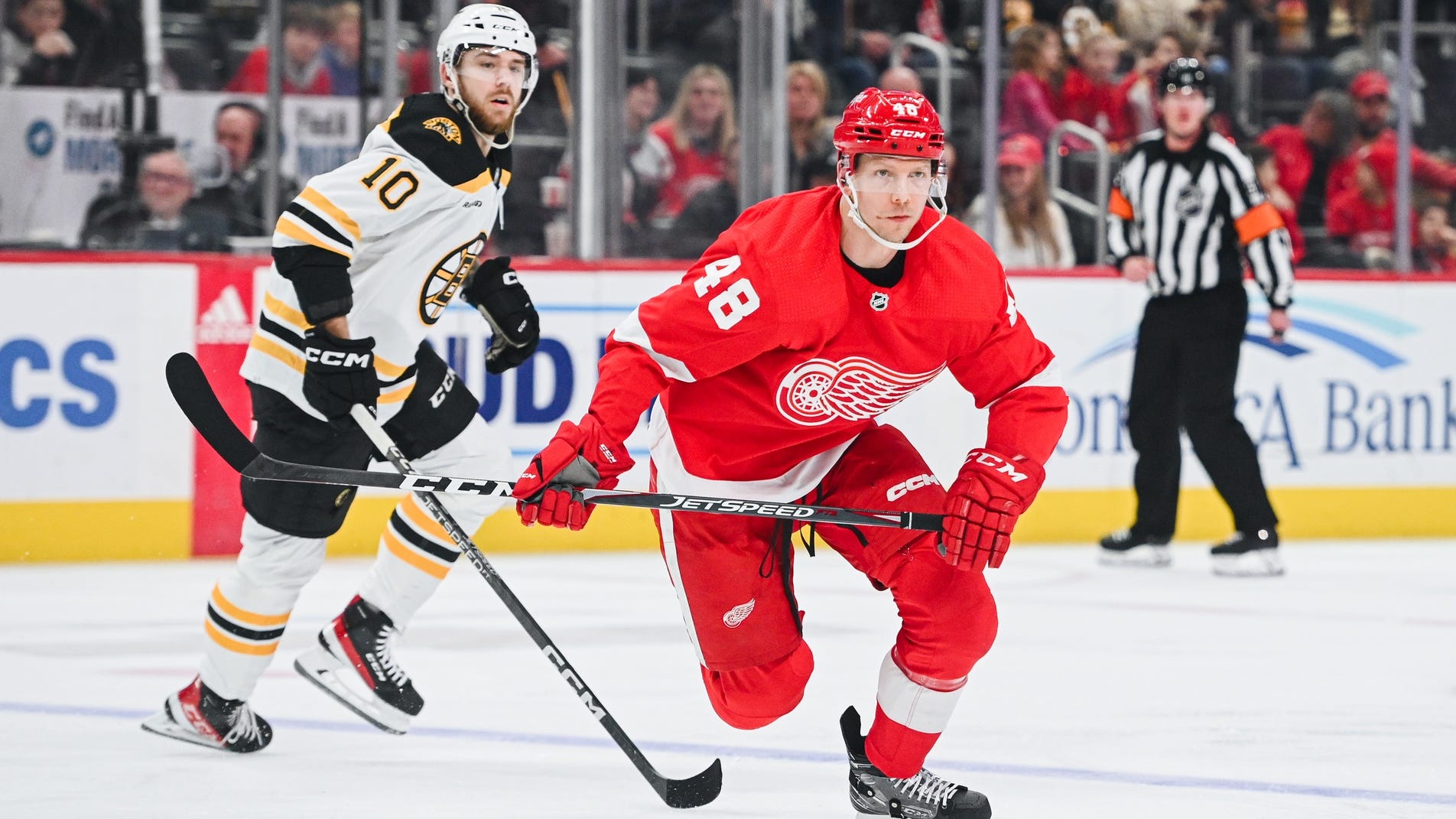 Bruins add another veteran winger to forward mix with Alex Chiasson PTO