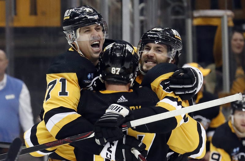 Evgeni Malkin Kris Letang Sidney Crosby hugging