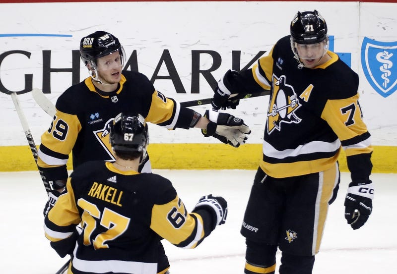 Rakell Malkin Guentzel about to huddle