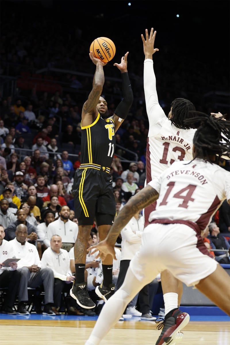 Blake Hinson making big 3