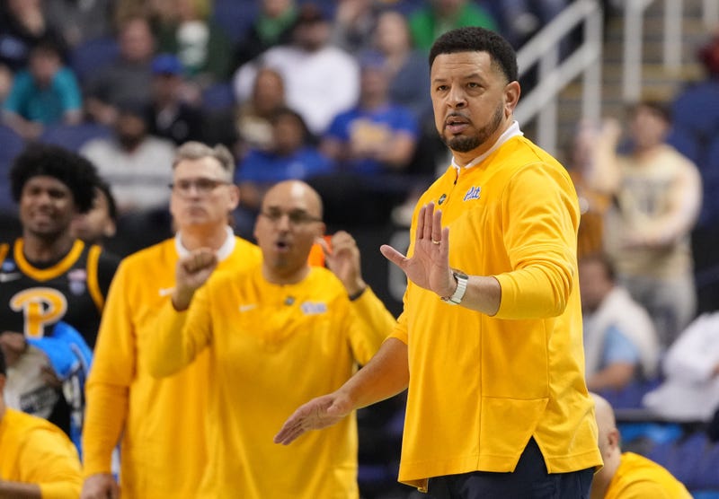 Pittsburgh Panthers head coach Jeff Capel III (right) gestures during the second half against the Iowa State Cyclones