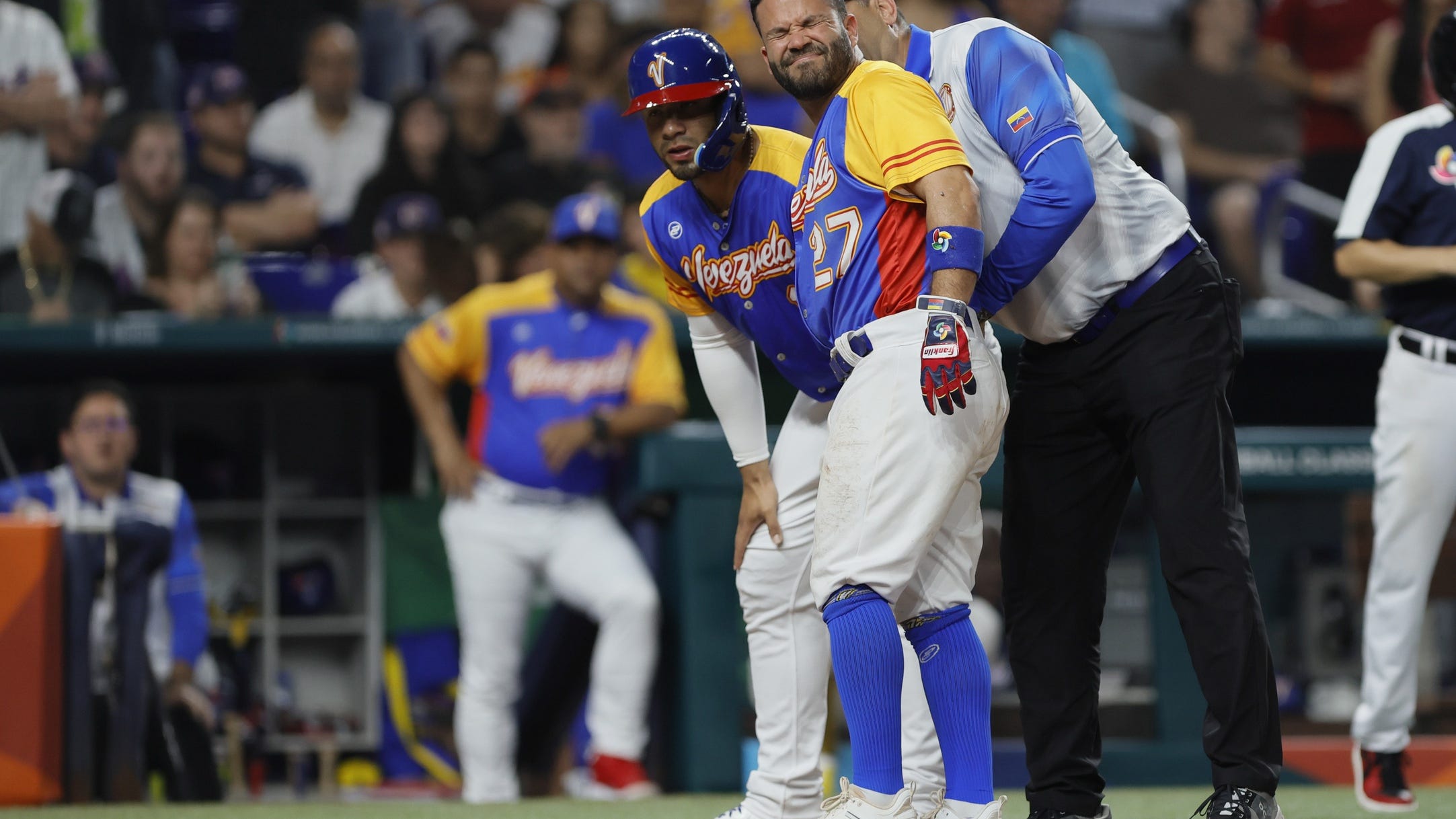Astros' Jose Altuve undergoes thumb surgery