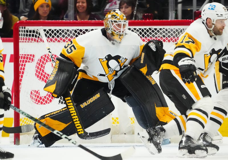 Tristan Jarry in net