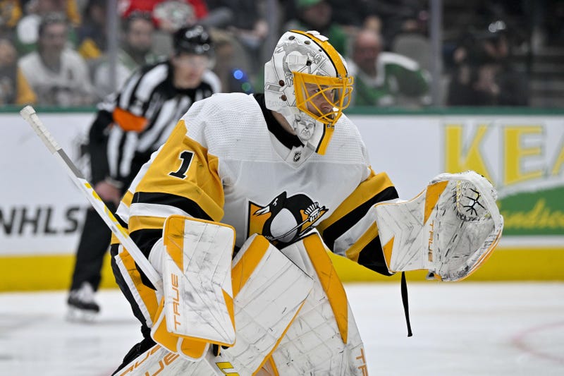 Casey DeSmith in net