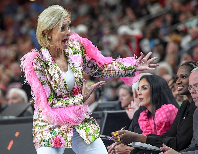 LSU head coach Kim Mulkey vs Utah