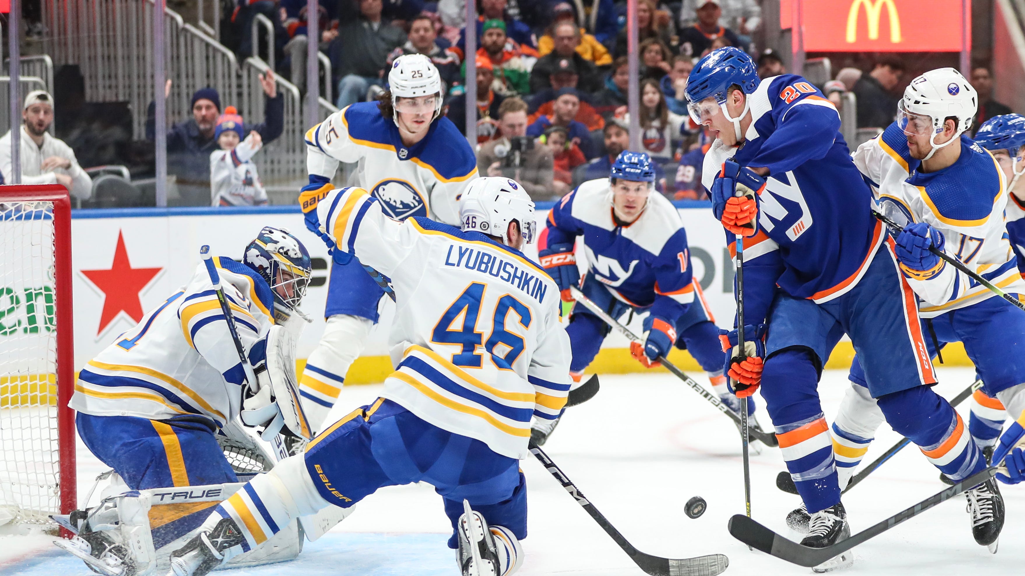Eric Comrie earns shutout in Sabres' win over Islanders