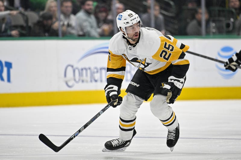 Ryan Poehling with Pens