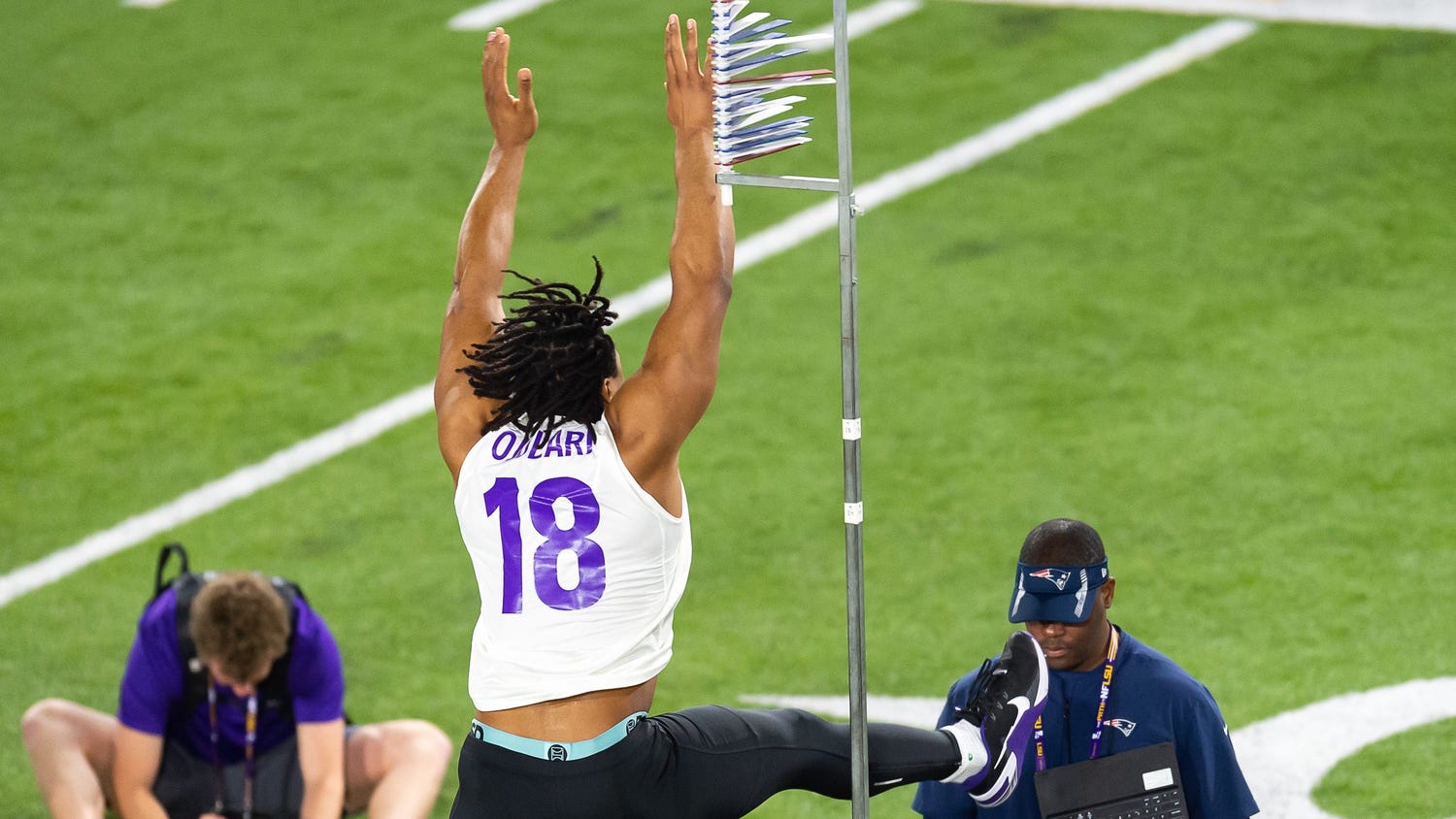 B.J. Ojulari didn't let hamstring injury slow him down at LSU pro day
