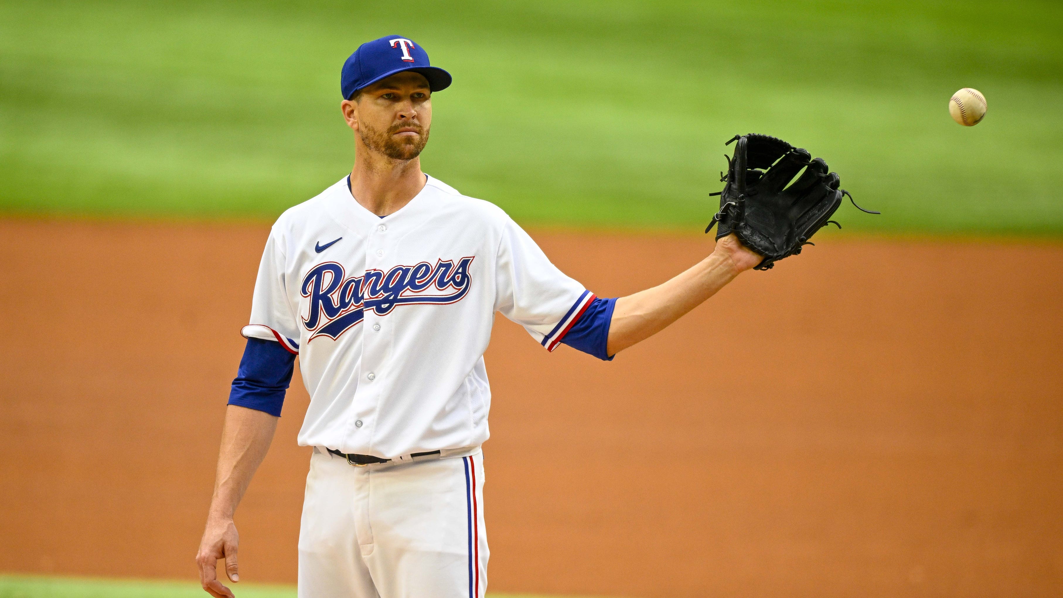 Jacob deGrom struggles in Rangers debut