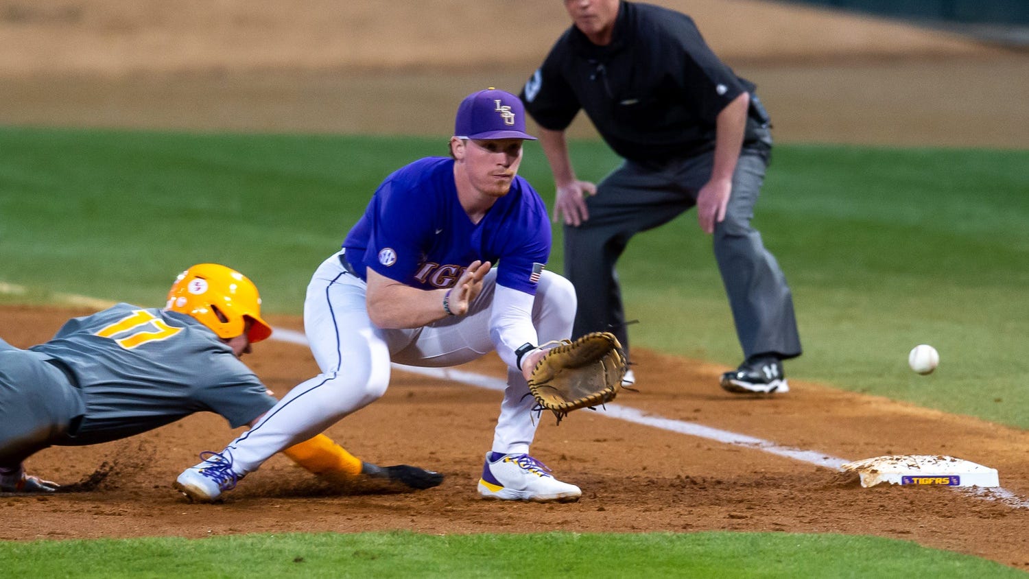 LSU slugger appears to cuss out Kentucky pitcher after homer