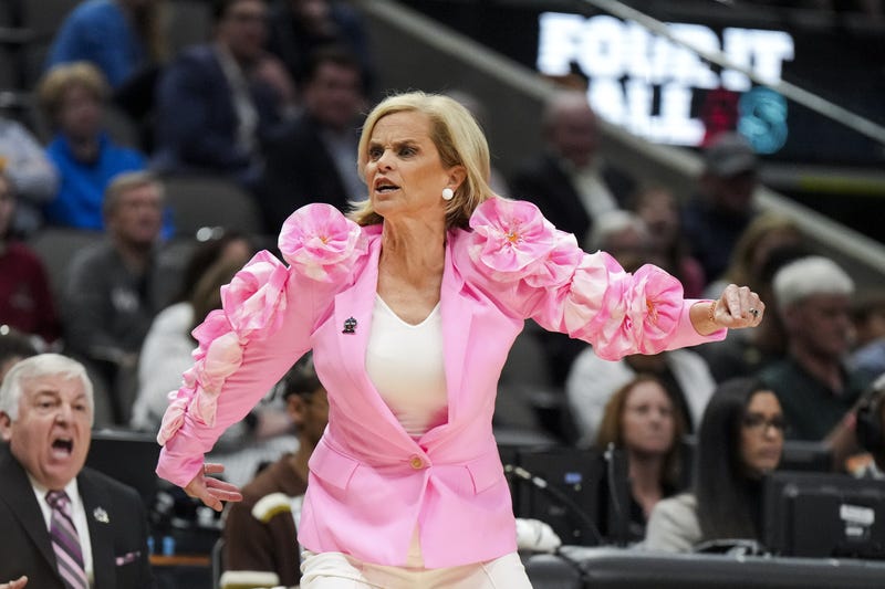 LSU head coach Kim Mulkey vs Virginia Tech