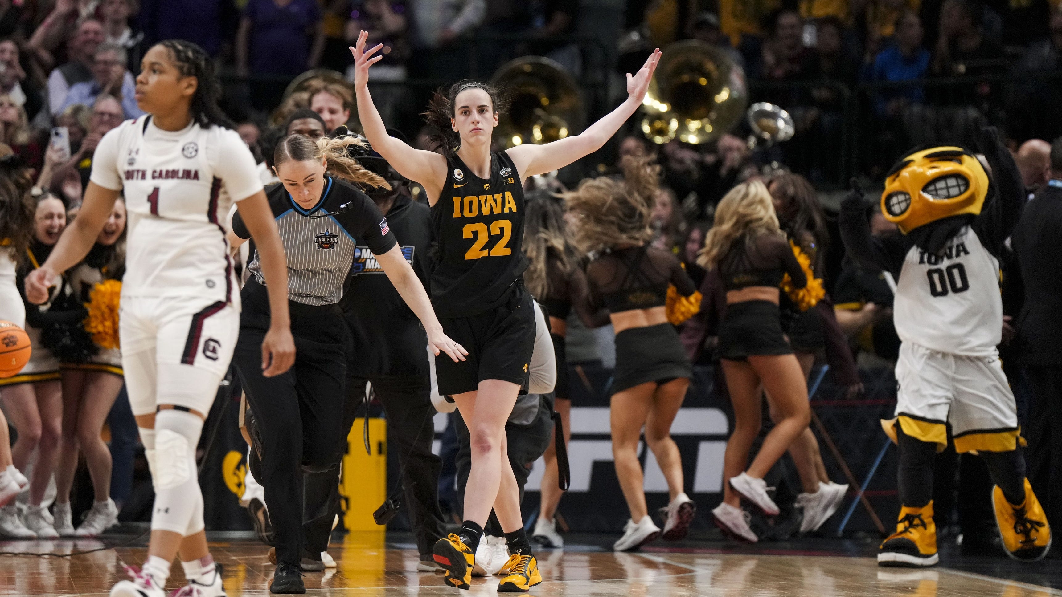 When Kim Mulkey watched Iowa's Caitlin Clark, she 'couldn't take her eyes off her'