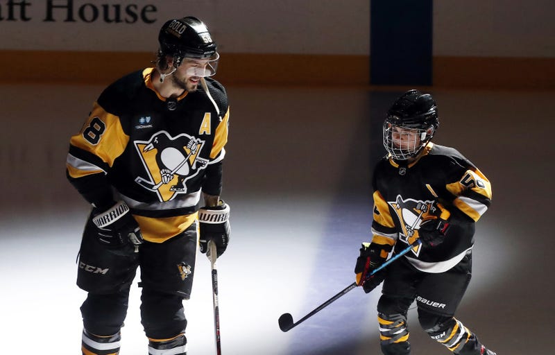 Kris Letang and Sidney Crosby each wearing 58 in warmups