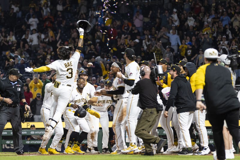 Ji Hwan Bae celebration after walk-off HR
